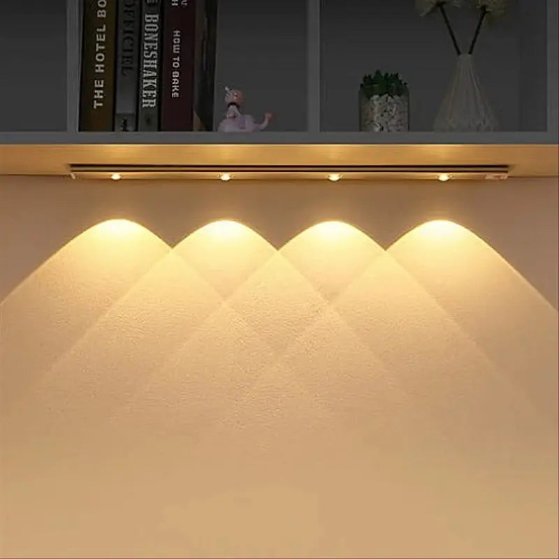 Lampe LED à détecteur de mouvement avec 4 ampoules rechargeable USB